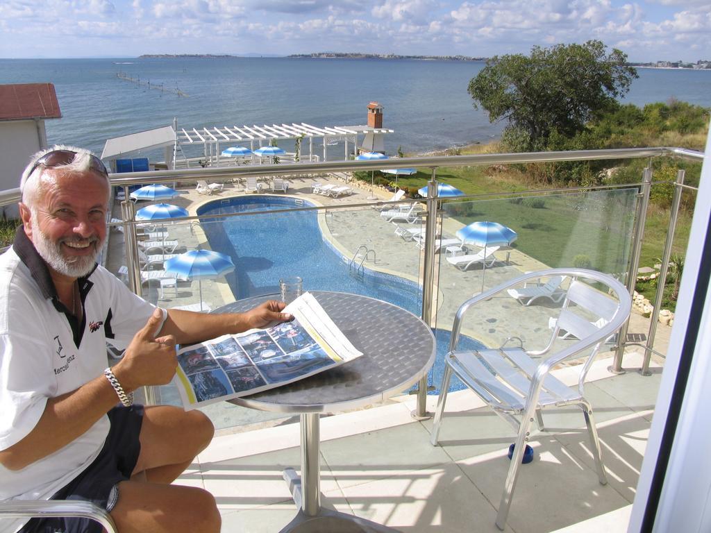 Nushev Hotel Sveti Vlas Esterno foto