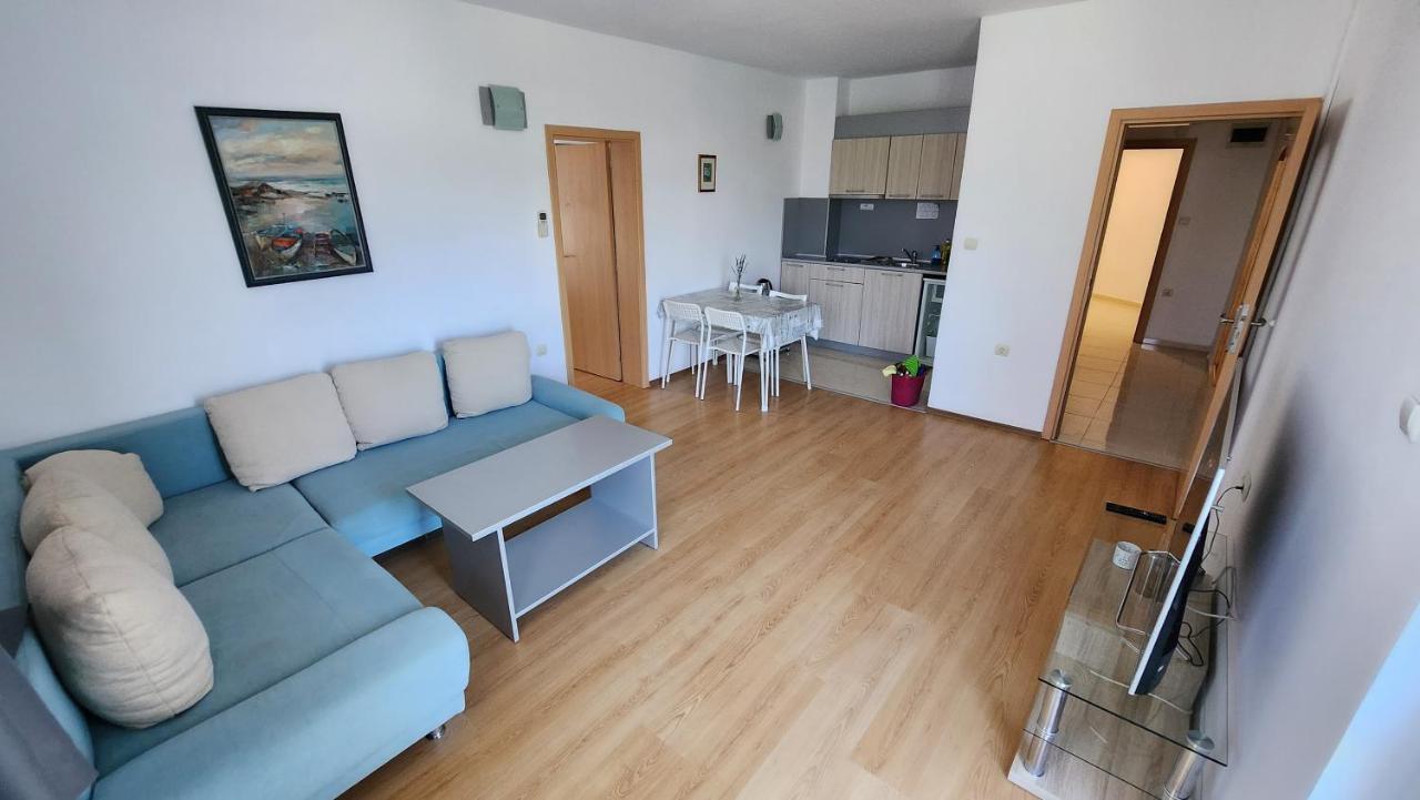 Nushev Hotel Sveti Vlas Esterno foto