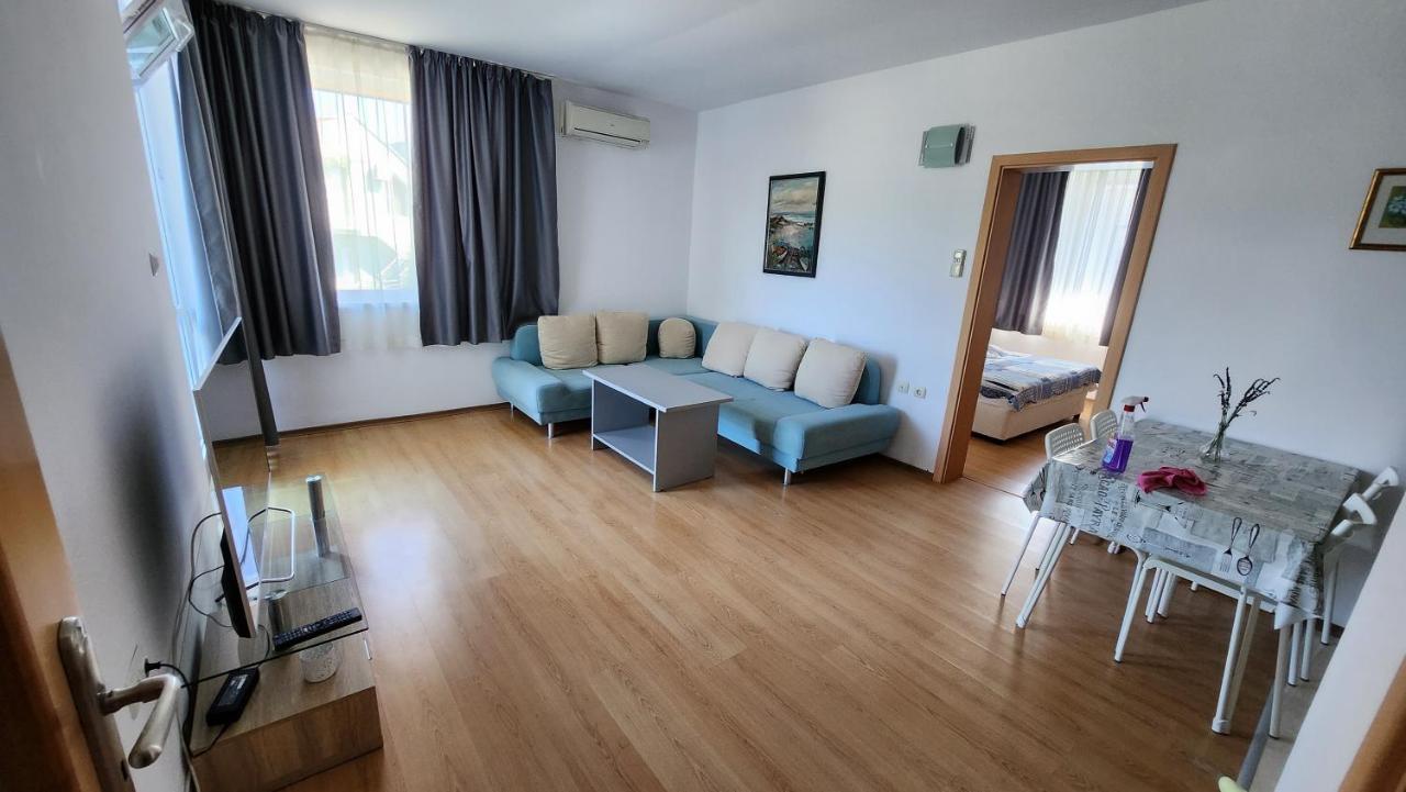 Nushev Hotel Sveti Vlas Esterno foto