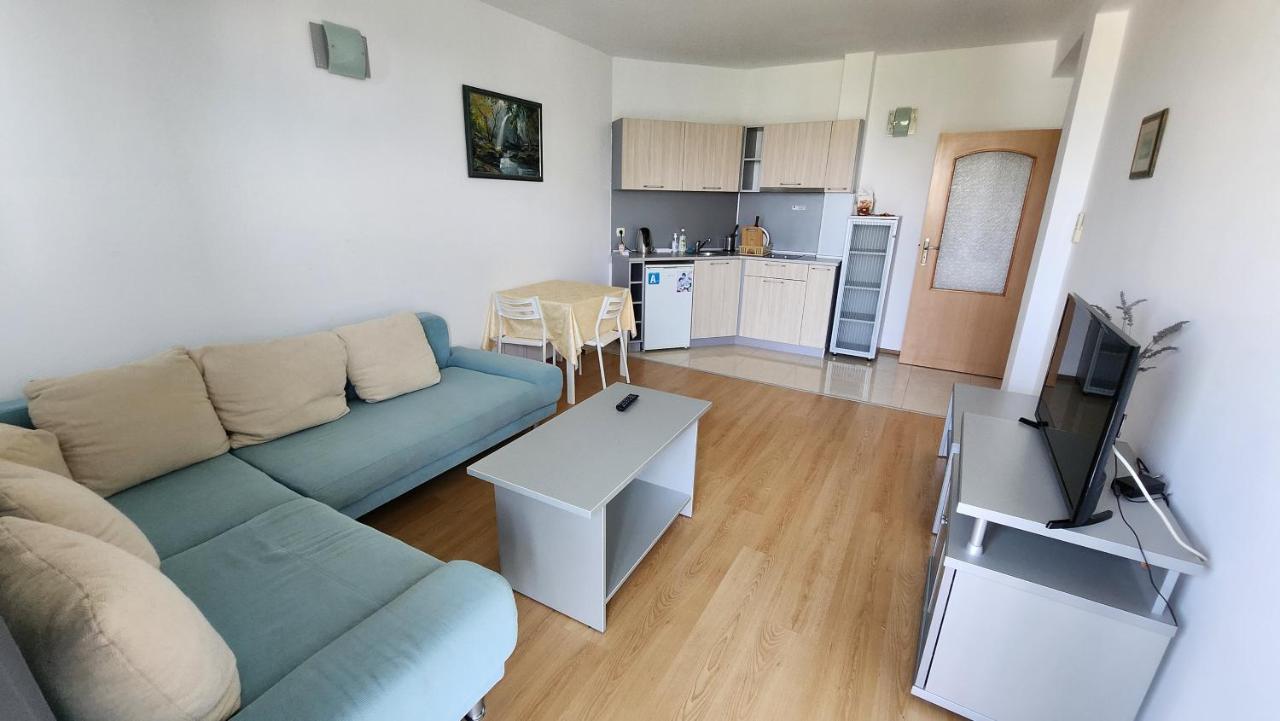 Nushev Hotel Sveti Vlas Esterno foto