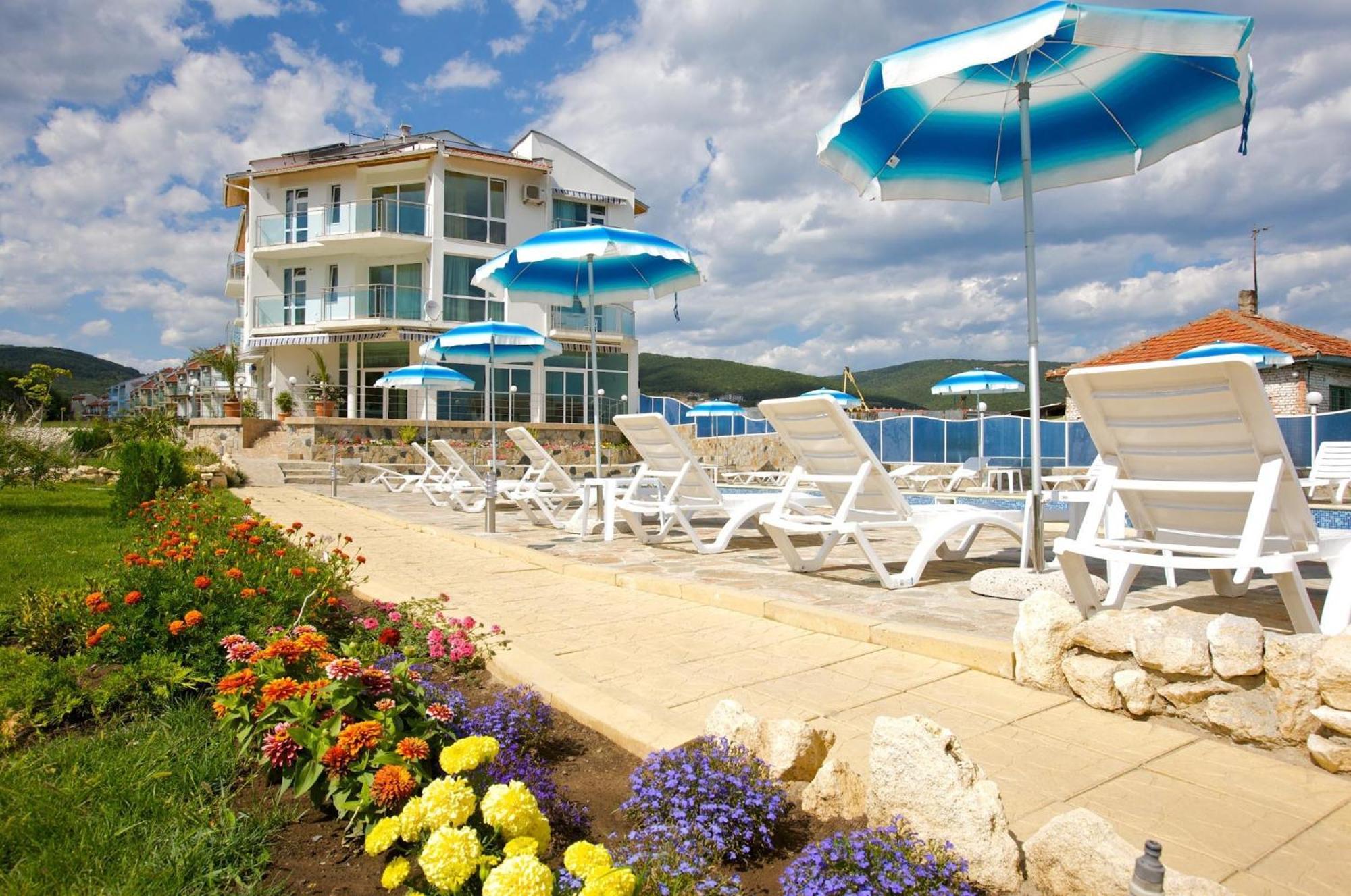 Nushev Hotel Sveti Vlas Esterno foto