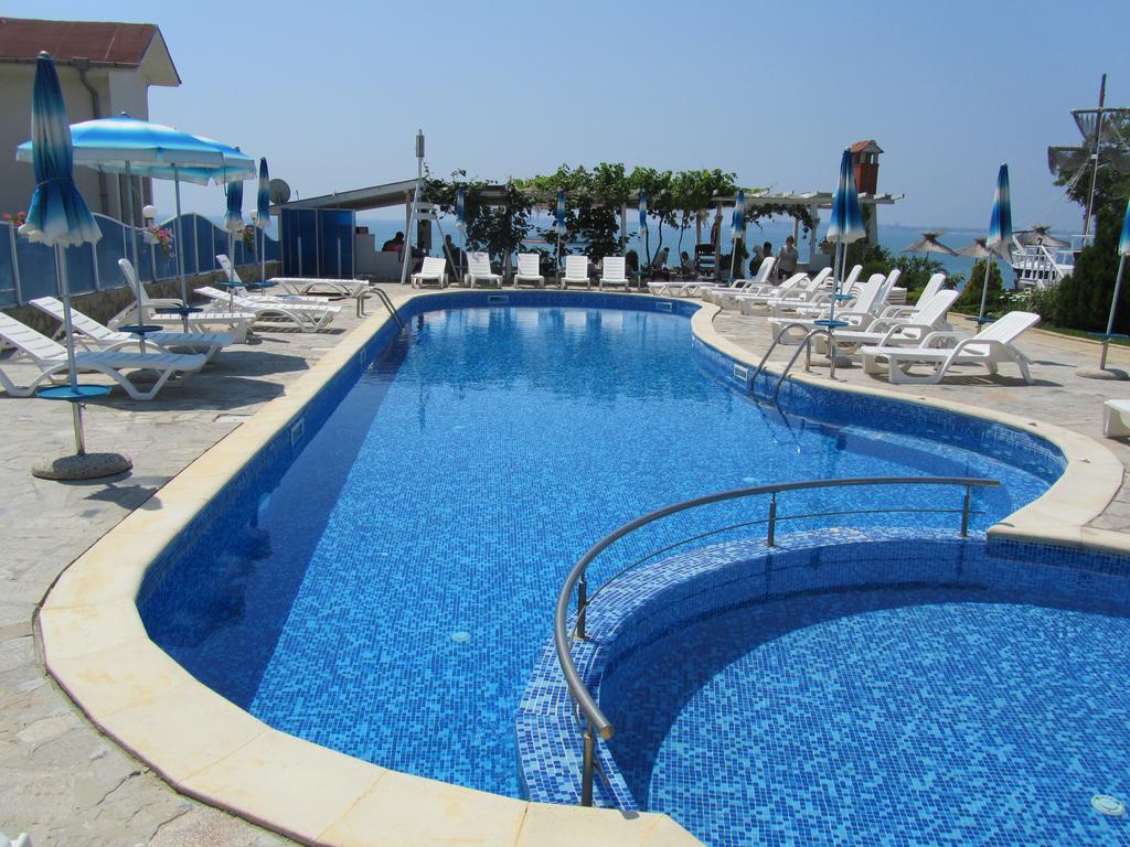 Nushev Hotel Sveti Vlas Esterno foto
