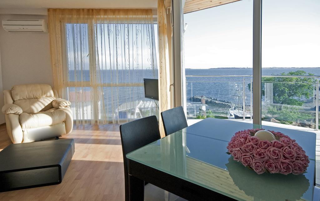 Nushev Hotel Sveti Vlas Esterno foto