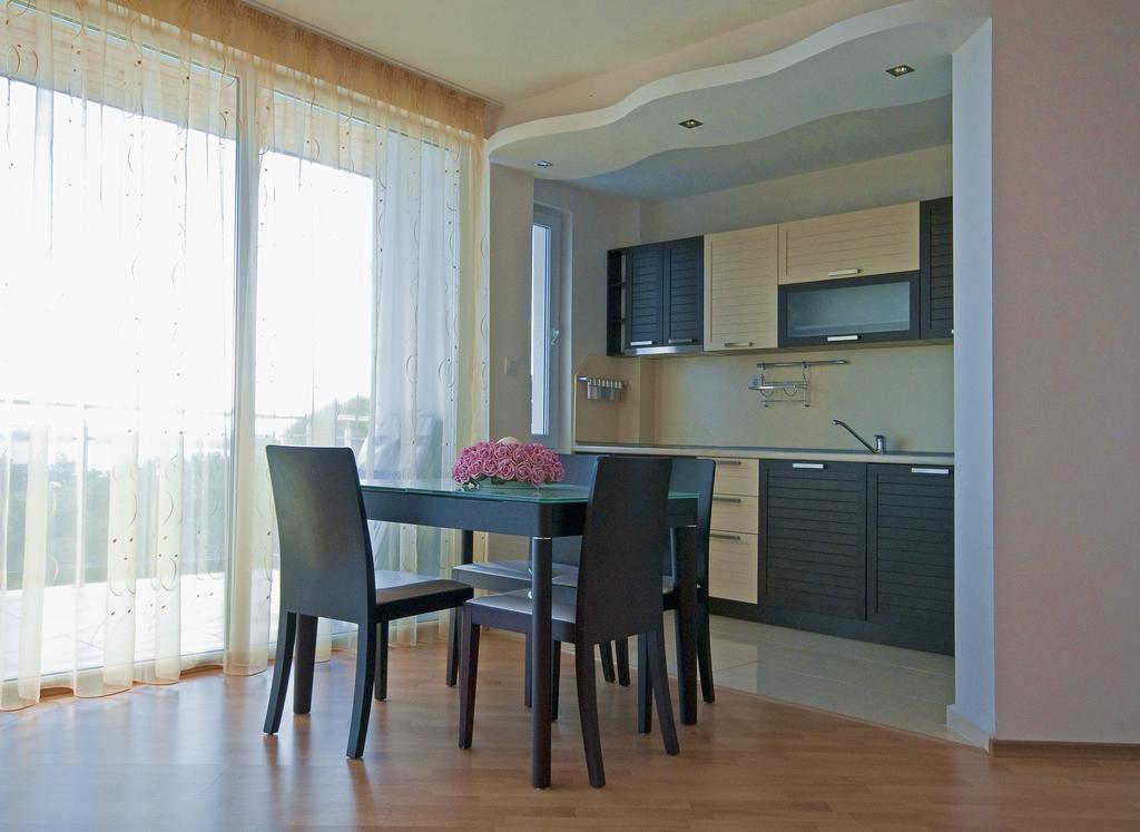 Nushev Hotel Sveti Vlas Esterno foto