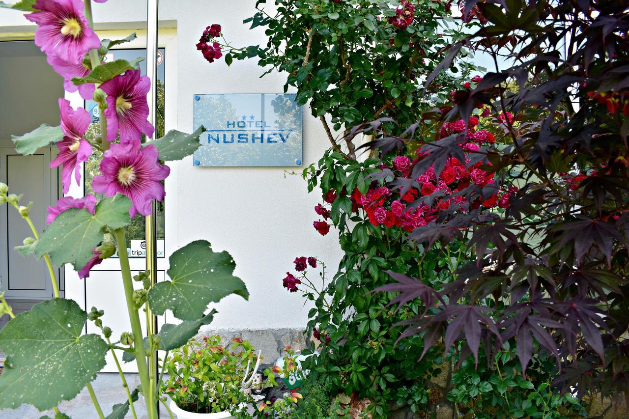 Nushev Hotel Sveti Vlas Esterno foto