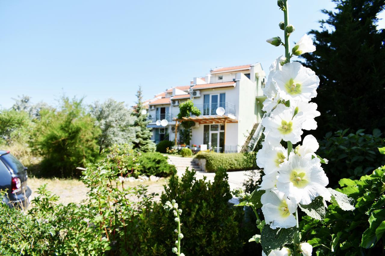 Nushev Hotel Sveti Vlas Esterno foto