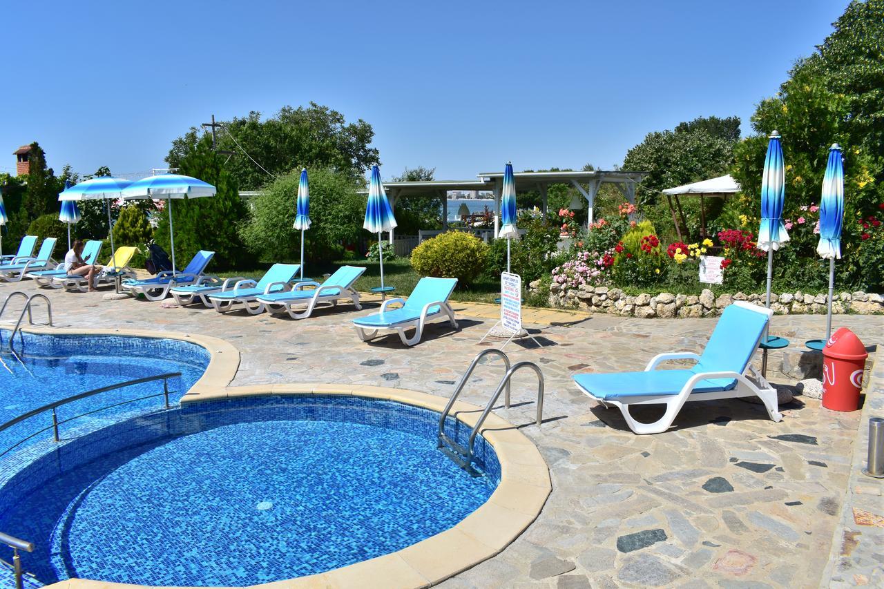 Nushev Hotel Sveti Vlas Esterno foto