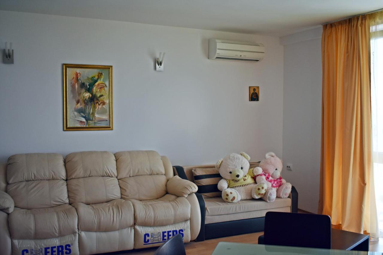 Nushev Hotel Sveti Vlas Esterno foto