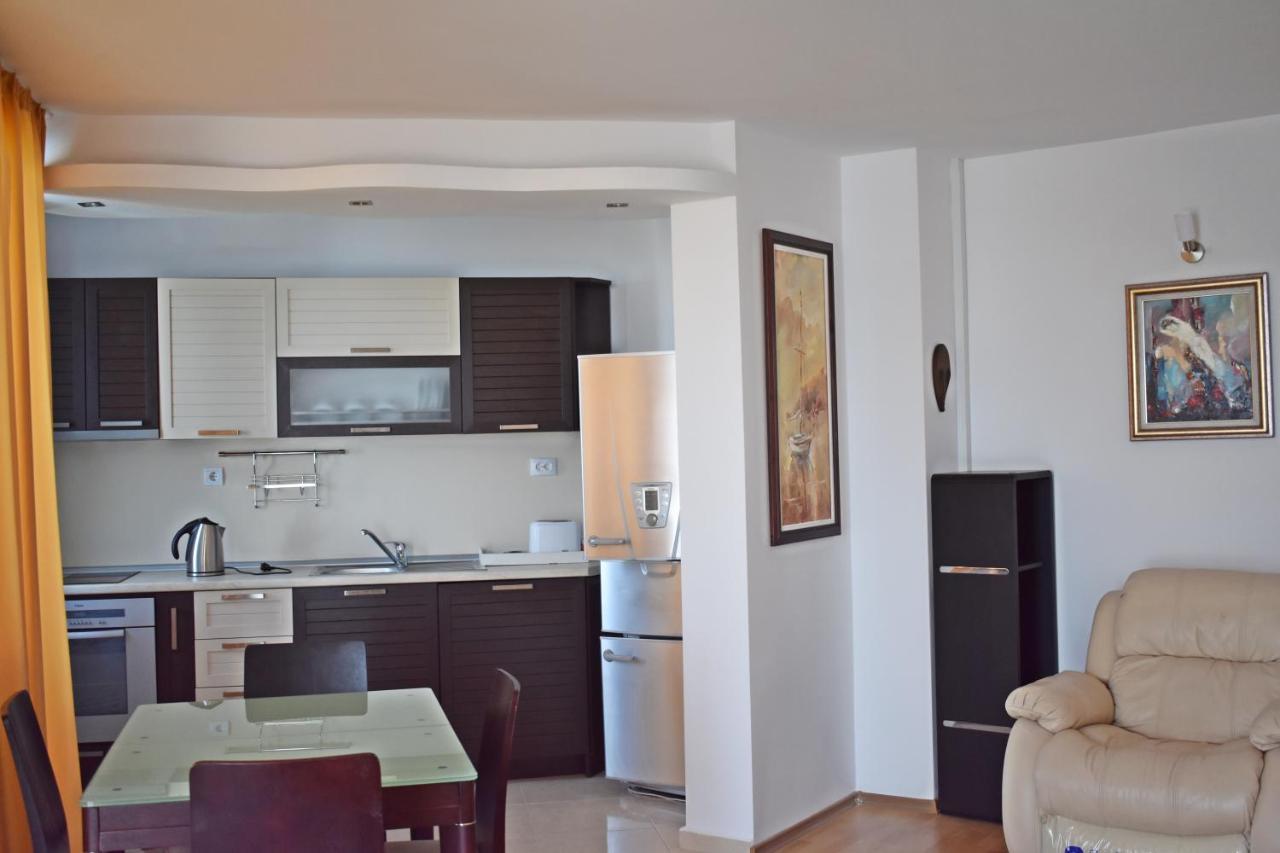 Nushev Hotel Sveti Vlas Esterno foto